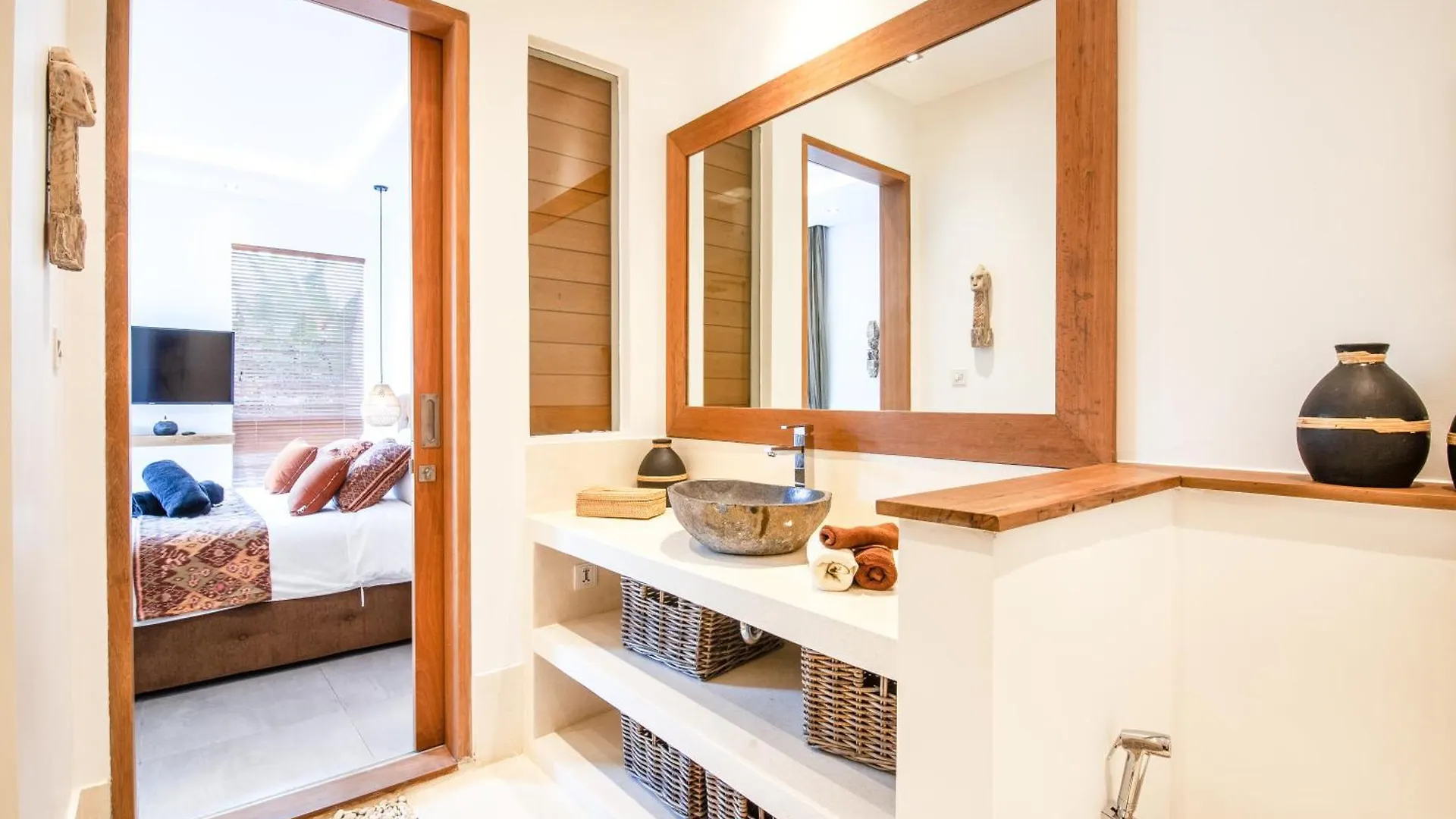 Cozy 4 Bedroom Villa 5 Mins Walking To Finns Beach Canggu