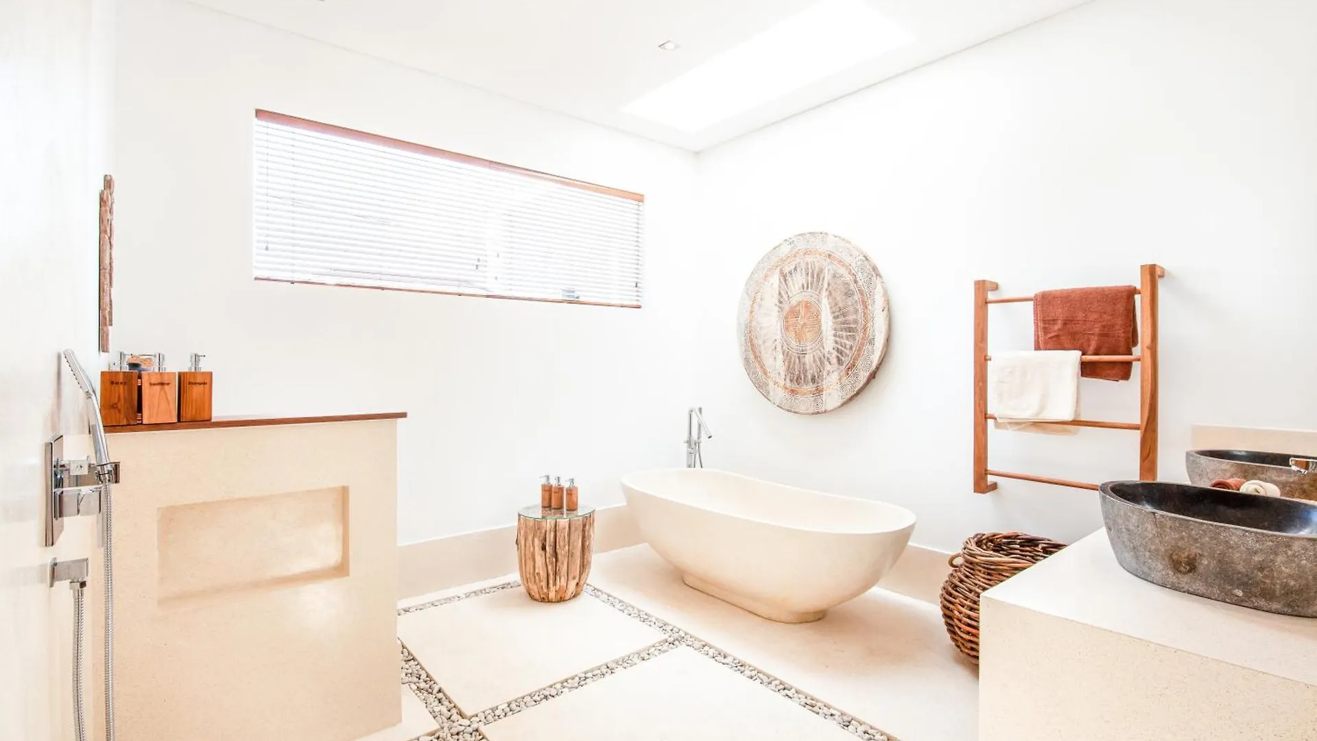 Cozy 4 Bedroom Villa 5 Mins Walking To Finns Beach Canggu  Canggu (Bali)