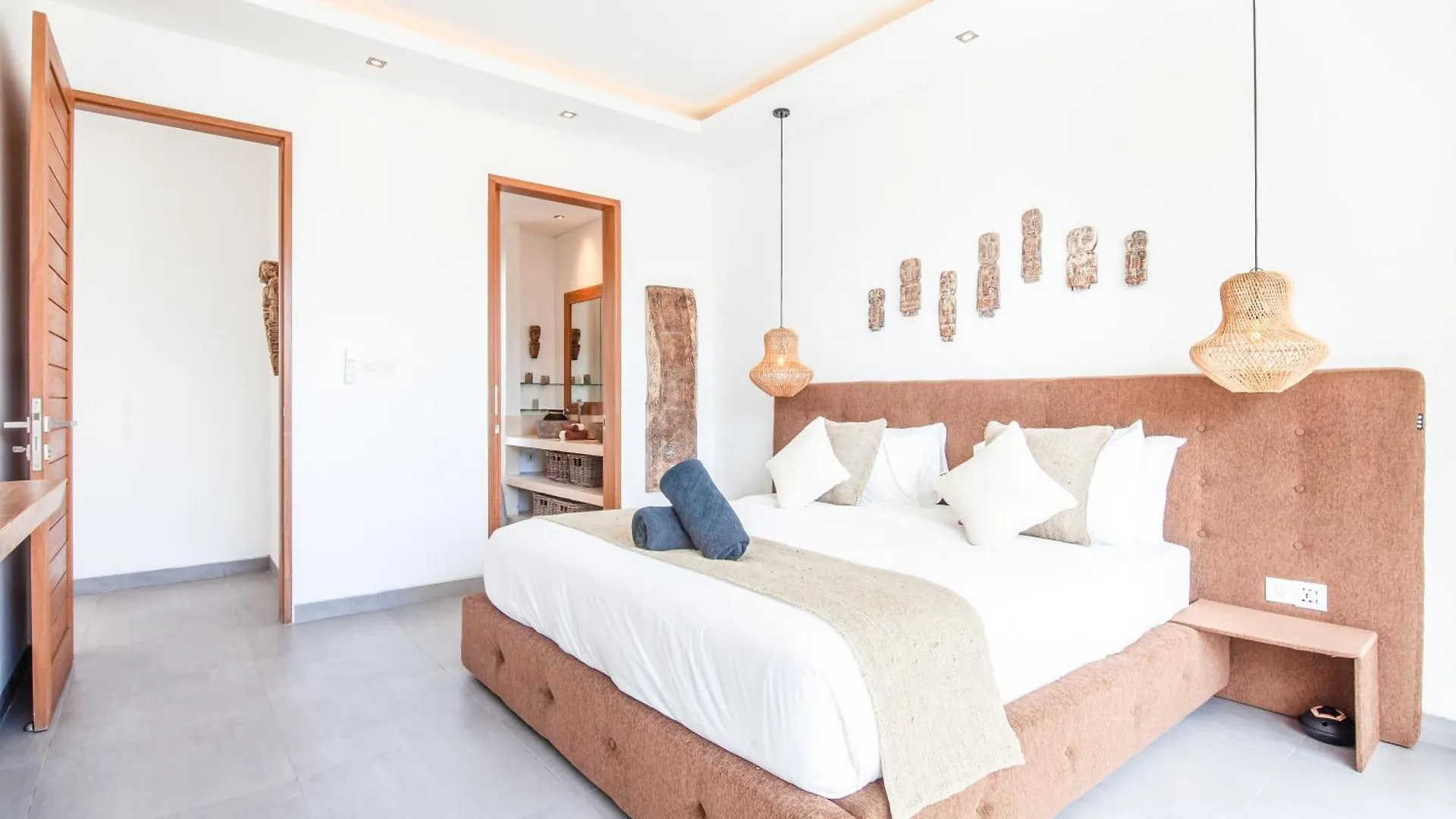 Cozy 4 Bedroom Villa 5 Mins Walking To Finns Beach Canggu  Indonesia
