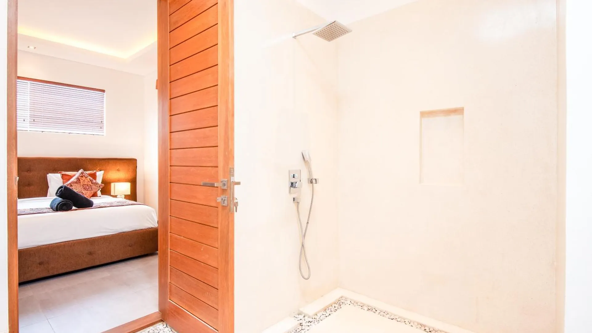 Cozy 4 Bedroom Villa 5 Mins Walking To Finns Beach Canggu  0*, Canggu (Bali) Indonesia